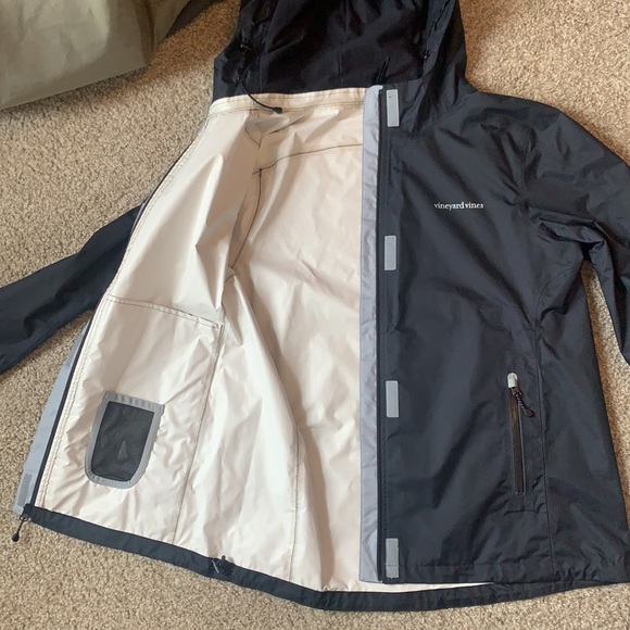 VINEYARD VINES RAIN JACKET - Picture 4 of 5